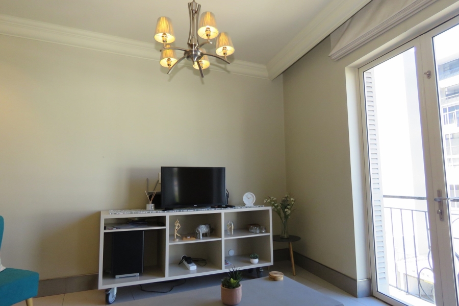 To Let 1 Bedroom Property for Rent in Green Point Western Cape